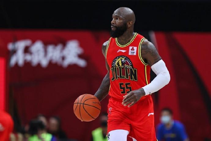 多米尼克-琼斯:我拒绝了一家CBA球队的邀约,一月前暂时休息