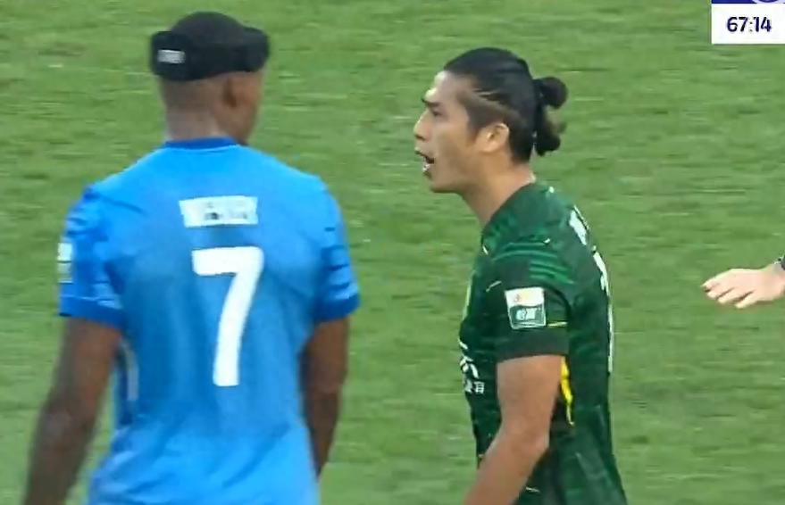 2分钟2次冲突！张玉宁“恶斗”韦斯利，法比奥爆铲姜至鹏