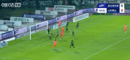 第44分钟，黄政宇禁区外抽射变线破门，山东1-0浙江