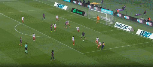 巴萨2-1赫罗纳先赛登顶 阿劳霍补时绝杀佩德里破门