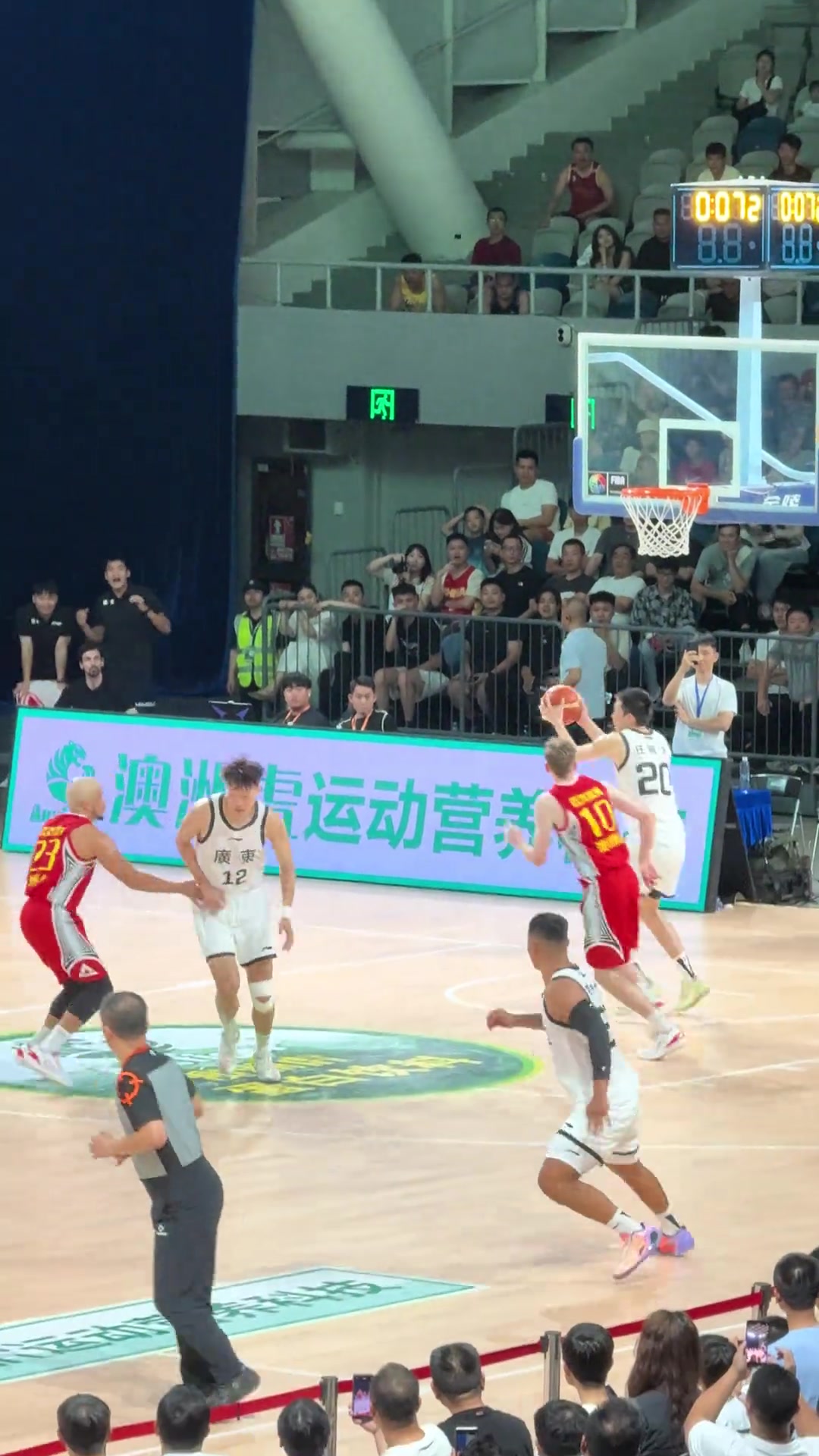 太离谱了落后2分张昊篮下快攻接球选择回传失误葬送比赛 太离谱了落后2分张昊篮下快攻接球选择回传失误葬送比赛