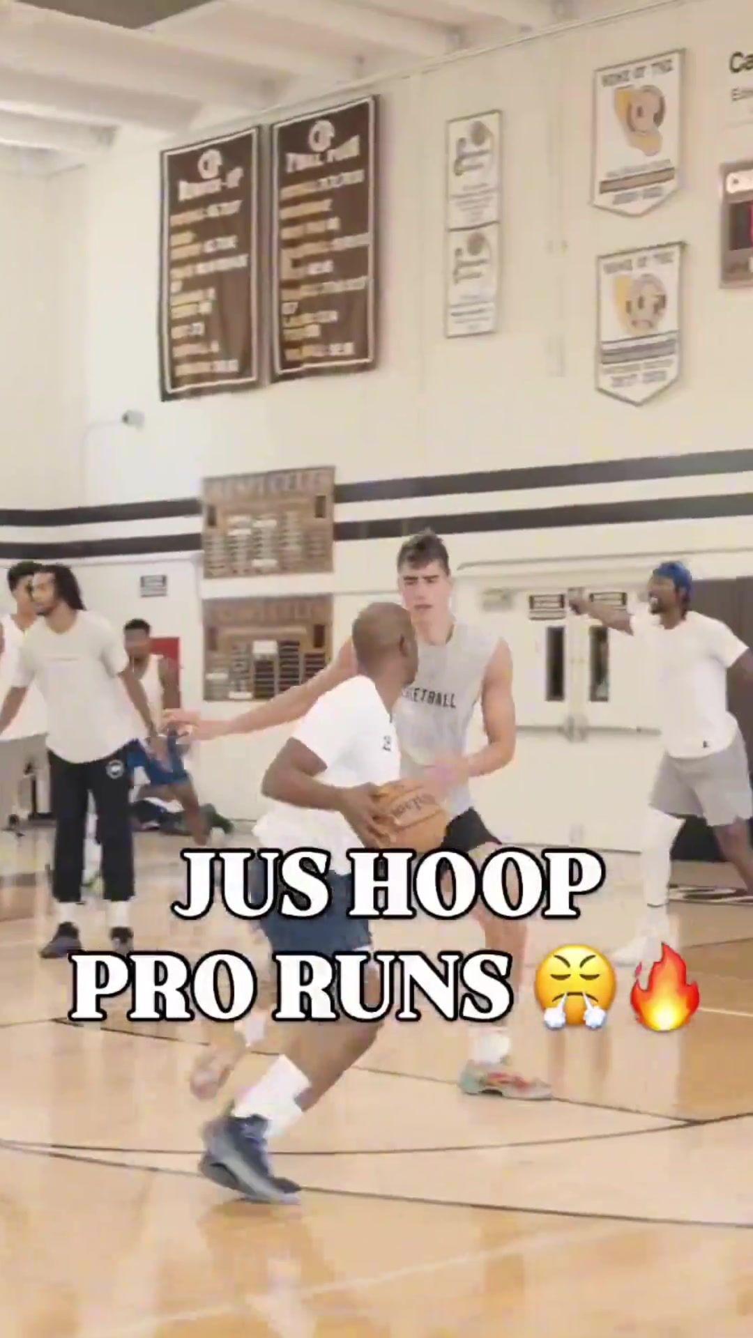 保罗休赛期球局来看看都有哪些NBA球员吧 保罗休赛期球局来看看都有哪些NBA球员吧
