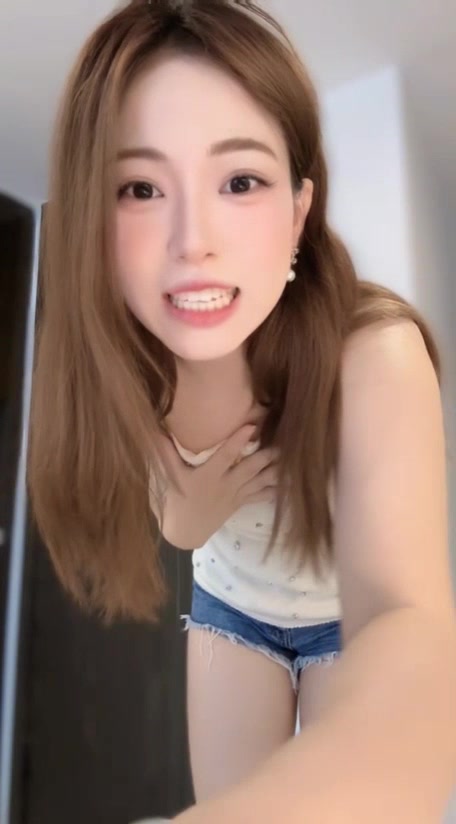 辽宁啦啦队蛋卷姐姐直播时涉嫌违规被警告生气的样子好可爱 辽宁啦啦队蛋卷姐姐直播时涉嫌违规被警告生气的样子好可爱