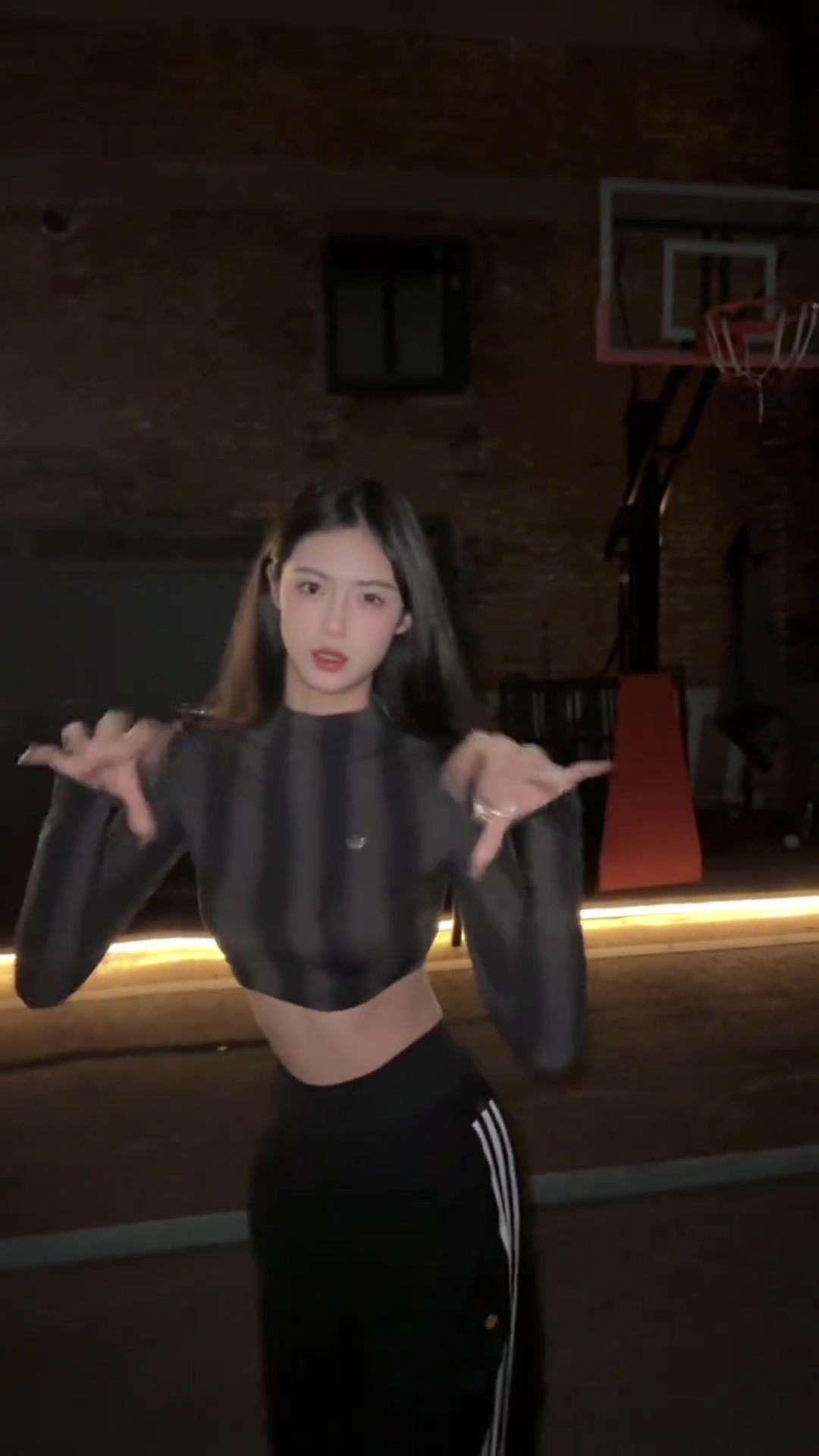 身材还是辣么好啊卓识晒跳舞视频 谁说直女不穿阿迪 身材还是辣么好啊卓识晒跳舞视频 谁说直女不穿阿迪