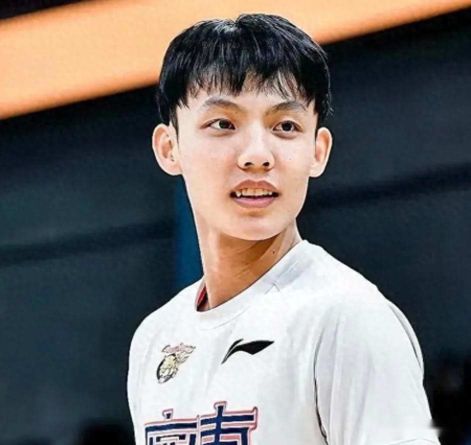 广东大胜西班牙球队1喜3忧!二老老寒腿,张昊无球权,张皓嘉辣眼