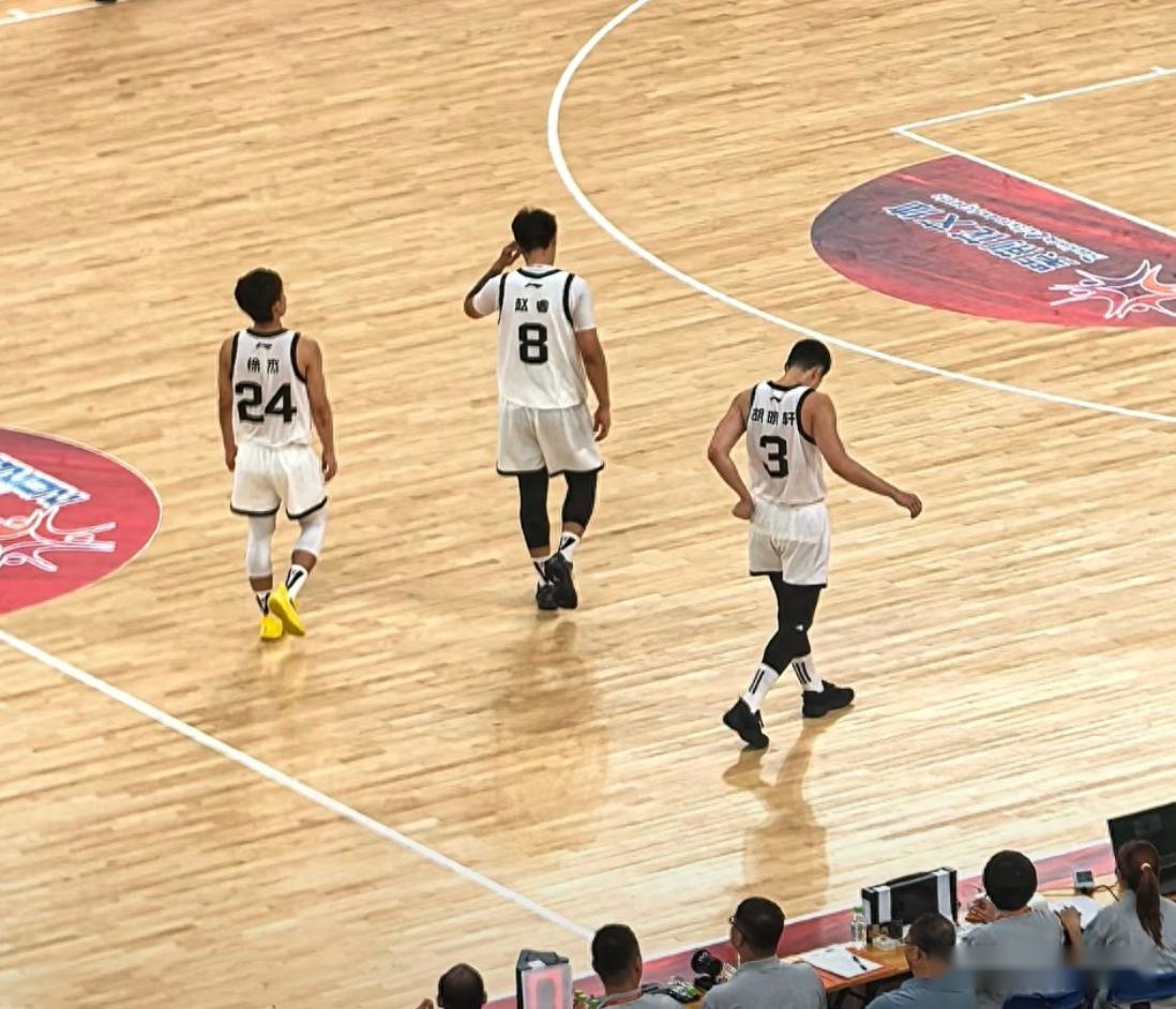 广东大胜西班牙球队!张文逸徐杰轰40分,3内齐发挥,张昊折返跑